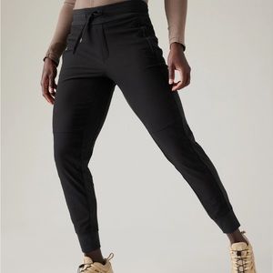 NWT Athleta Headlands Hybrid Trek Jogger size 8